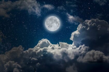 دانلود زمینه آسمان شب با ستارگان و ماه و ابرها. چوب عناصر این تصویر مبله شده توسط ناسا