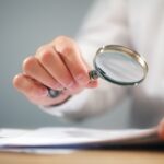 دانلود عکس لیوان با نوشیدنی روی میز