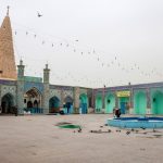 دانلود سبک رنسانس – زن جوان زیبا و با لباس های گران قیمت در یک کاخ قدیمی. سبک پرنعمت. روش