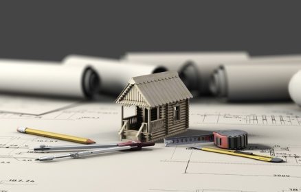 دانلود ابزار معمار و خانه چوبی بر روی ورق های نقاشی. تصویر 3D