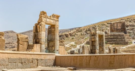 دانلود خرابه های قدیمی شهر تخت جمشید، پایتخت امپراتوری هخامنشی 550 – 330 پیش از میلاد
