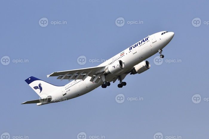 دانلود فرانکفورت، آلمان – August 22 هواپیما AIR AIR در فرودگاه در تاریخ 22 اوت 2015 در فرانکفورت، Germany.Iran Air – خطوط هوایی از