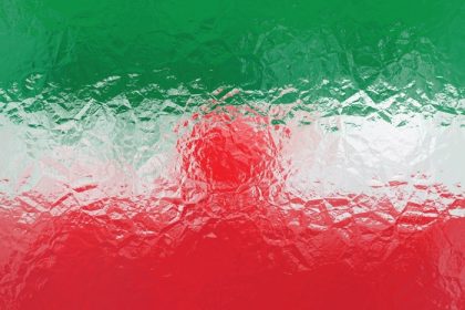 دانلود پرچم ایران – الگوی چند ضلعی مثلثی از سطح فلز درخشان