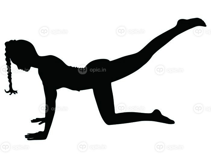 دانلود دختر زیبای ورزشی یوگا، پیلاتس، تناسب اندام را اجرا می کند