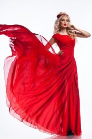 دانلود زن با لباس قرمز بر روي زمينه سفيد_002