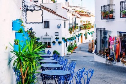 دانلود خیابان مییااس دهکده جذاب سفید در اندلس ، Costa del Sol. اسپانیا جنوبی