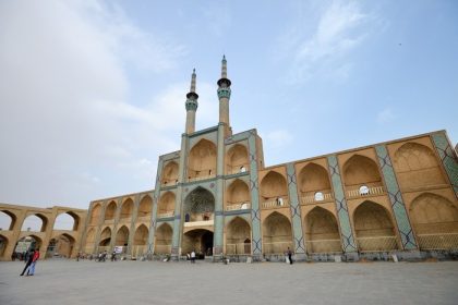 دانلود یازد – 16 آوریل مجتمع امیر چخماق در یزد ، جنوب ایران در تاریخ 16 آوریل 2015. این مسجدی است که در یک میدان به همین نام واقع شده است