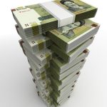 دانلود عکس شکوفه گل های کروکوس بنفش در فوکوس ملایم روی یک آفتابی