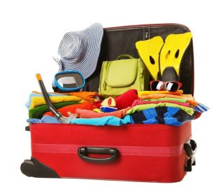 دانلود چمدان بسته بندی شده به تعطیلات ، چمدان سرخ آزاد پر از لباس ، چمدان اقلام سفر خانوادگی ، سفر Concept