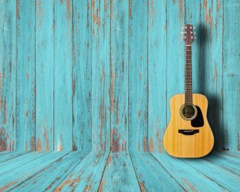 دانلود گیتار در اتاق چوبی پرنعمت