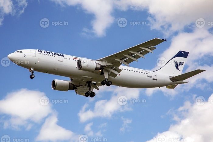 دانلود پراگ ، جمهوری چک – 07 ماه مه ایران ایرباس A300B4-605R ایران ایر در فرودگاه PRG در تاریخ 07،2015 ماه مه به سر می برد. ایران ایر هواپیمایی حامل پرچم ایران است