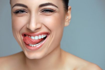 دانلود لبخند زن. سفید کردن دندان ها. مراقبت از دندان