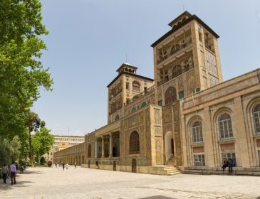 دانلود تهران ، ایران – 1 مه 2015 بنای خورشید کاخ سلطنتی گلستان قدیمی ترین گروه های ساختمان در پایتخت پارس ، به شکل فعلی خود در 1865_001 بازسازی شد