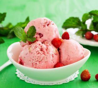 دانلود بستنی خانگی با توت فرنگی وحشی_002