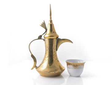 دانلود لیوان قهوه عربی سنتی و فنجان قهوه – stock image