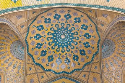 دانلود اصفهان ، ایران – 1 مه 2015 مدرسasa چهارباغ ، در اصفهان ، ایران. دانشکده الهیات بین سالهای 1704 تا 1714_002 ساخته شده است