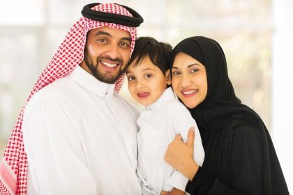 دانلود پرتره خانواده شاد خاورمیانه