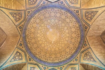 دانلود اصفهان ، ایران – 29 آوریل 2015 مسجد الحکیم ، واقع در نزدیکی بازار اصفهان ، در ایران ، در سال 1654 در زمان شاه ساخته شد