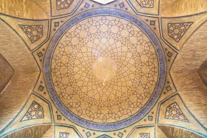 دانلود اصفهان ، ایران – 29 آوریل 2015 مسجد الحکیم ، واقع در نزدیکی بازار اصفهان ، در ایران ، در سال 1654 در زمان سلطنت شاه ساخته شد – 003
