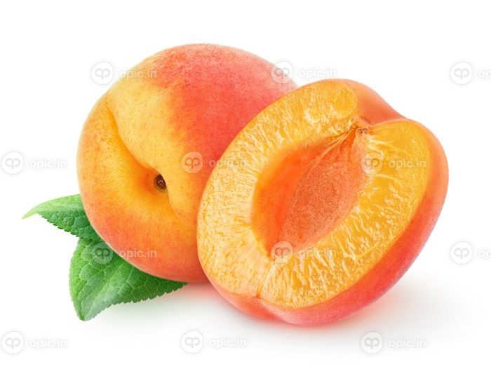 دانلود یک و نیم هلو بر روی زمینه سفید با مسیر قطع