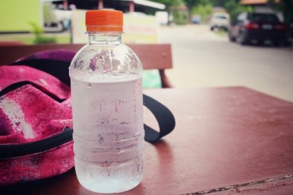دانلود بطری آب با کیف ورزشی