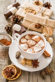 دانلود شکلات داغ با مارمالو در فنجان سفید ، هدیه می دهد