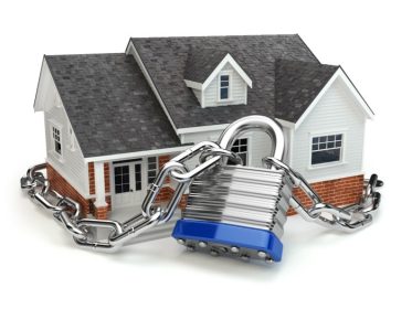 دانلود مفهوم امنیت خانه. خانه ای با قفل و زنجیر. سه بعدی
