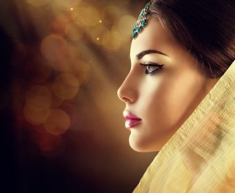 دانلود مد زیبا مدرن هند زن با لوازم جانبی شرقی. دختر هندی با جواهرات زیبایی مدل هندو با آرایش کامل. هندوستان