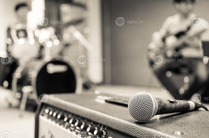 دانلود نزدیک بودن میکروفون در زمینه موسیقی تاری
