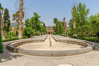 دانلود باغ کاخ گلستان مجتمع سابق سلطنتی قاجار در پایتخت است. تهران، ایران