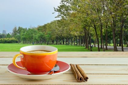 دانلود فنجان قهوه با زمینه طبیعی سبز