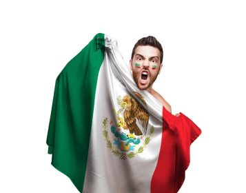 دانلود فن که پرچم مکزیک را روی زمینه سفید نگه می دارد