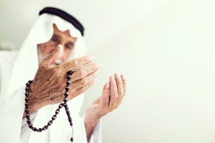 دانلود پیرمرد مسلمان عربی مسلمان دعا می کند