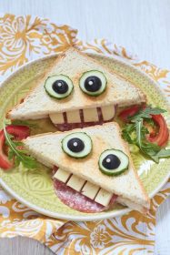 دانلود ساندویچ خنده دار برای ناهار بچه ها روی میز_003
