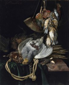 نقاشی کلاسیک یک کبک، یک قرقاول، یک کیسه شکار و تله بر روی تاقچه ای نیمه پوشیده، پرندگان آوازخوان، یک شاخ شکار و کلاهک هاوکینگ آویزان در بالای 1675