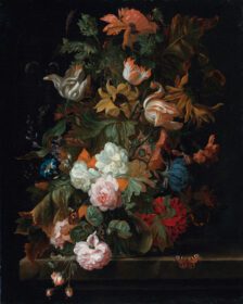 نقاشی کلاسیک زندگی بی جان از گل ها در یک گلدان شیشه ای با یک پروانه، همه