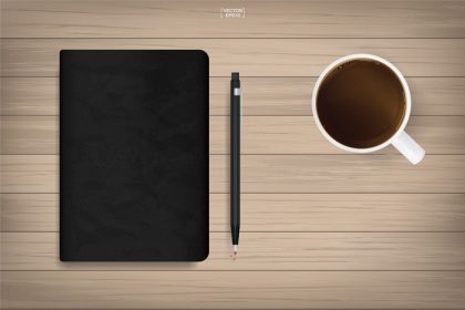 دانلود وکتور نمای بالای ژورنال سیاه یا دفتر خاطرات و خودکار با فنجان قهوه روی میز چوبی