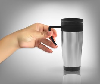 دانلود وکتور دست واقع گرایانه که یک لیوان قهوه در دست دارد