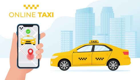 دانلود وکتور تاکسی آنلاین مفهومی ماشین تاکسی زرد و گوشی هوشمند در دست با اپلیکیشن تاکسی در تصویر وکتور پس زمینه شهر به سبک مسطح