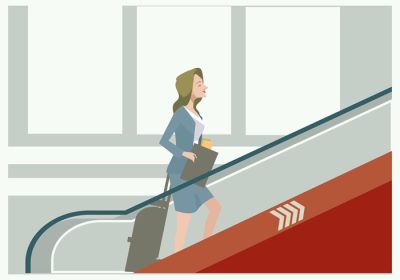دانلود تصویر وکتور یک زن تاجر در پله برقی فرودگاهی به سبک مسطح روشن و مدرن مناسب برای تصویرسازی تجاری