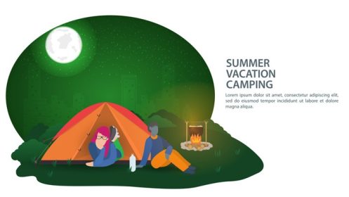 دانلود وکتور بنر طرح کمپینگ تابستانی دختری در یک چادر توریستی دراز کشیده و پسری در کنار آتش نشسته در پس زمینه تصویر وکتور شهر شبانه