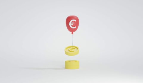 دانلود عکس رندر سه بعدی بالن قرمز یورو که سکه زرد یورو را بالا می برد