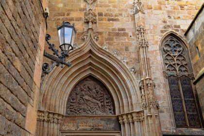 دانلود عکس کلیسای جامع بارسلونا در لاس رامبلاس اسپانیا