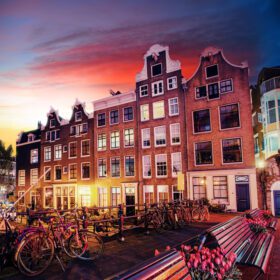 دانلود عکس نمای زیبای شب آرام از شهر آمستردام