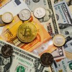 وکتور دختر دبستانی زیبا با کیف