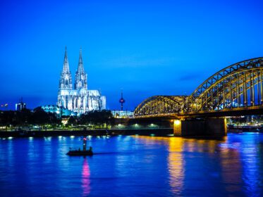 دانلود عکس hdr کلیسای جامع سنت پیتر و پل هوهنزولرن بر روی رودخانه راین