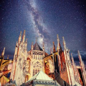دانلود عکس پراگ کلیسای جامع سنت ویتس در شب آسمان پرستاره