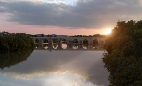 دانلود عکس پل رومی در قلب بخش تاریخی قرطبه با