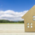 دانلود عکس پل چوبی در پس زمینه جنگل