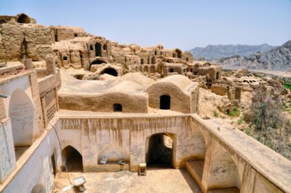 دانلود عکس خرابه های خانه های قدیمی روستای خرانق در ایران